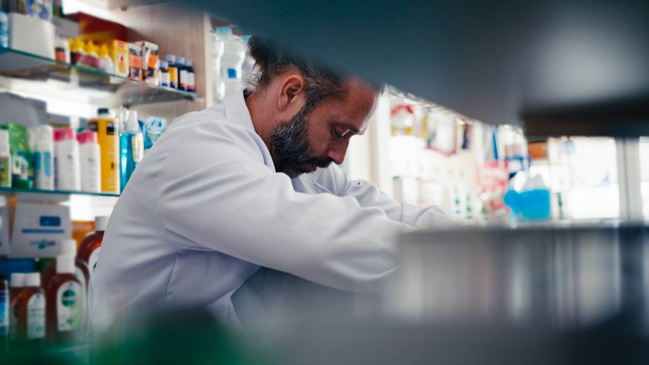 pharmacist-stressed-summary